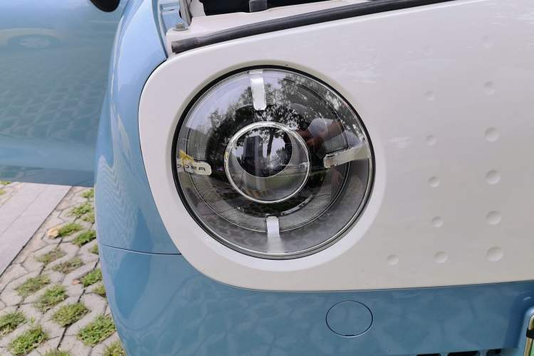 Used ORA Black Cat 2021 351 km Luxury Version Right Front Headlight