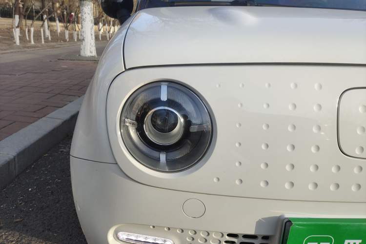 Used ORA Black Cat 2021 351 km Standard Version Right Front Headlight