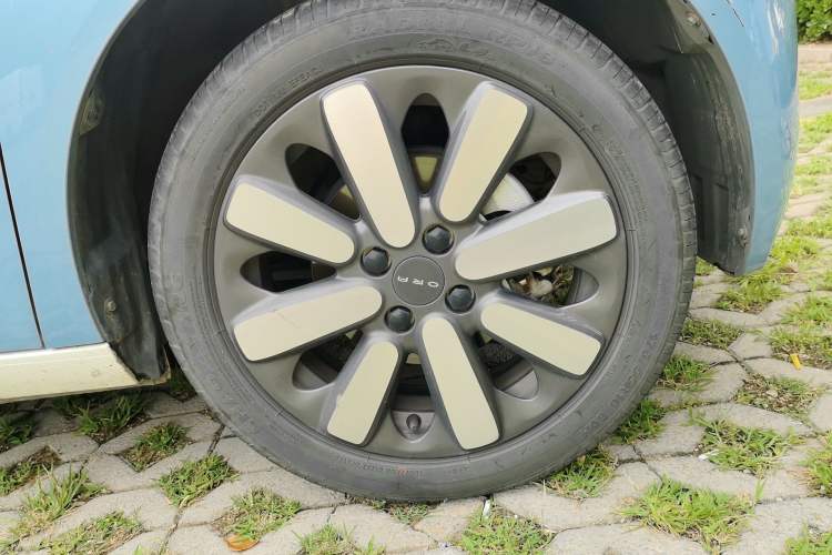 Used ORA Black Cat 2021 351 km Luxury Version Right Front Wheel Hub