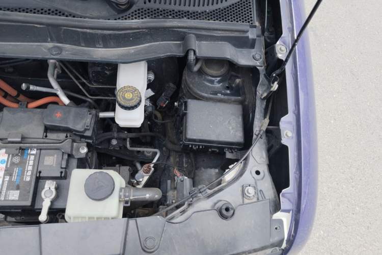 Used ORA Black Cat 2021 301 km Basic Version Engine Bay Left