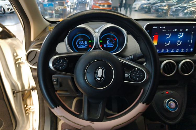 Used ORA Black Cat 2021 301 km Basic Version Steering Wheel
