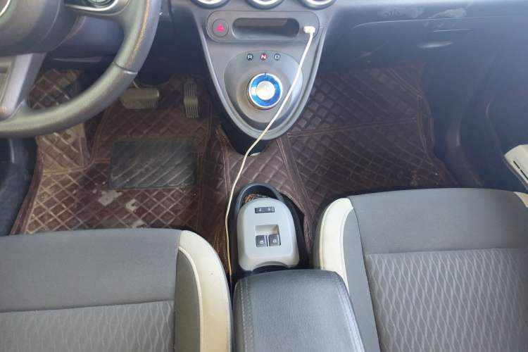 Used ORA Black Cat 2021 405 km Long-Range Version Gear Lever