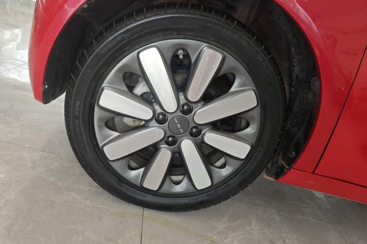 Used ORA Black Cat 2021 351 km Luxury Version Left Front Wheel Hub