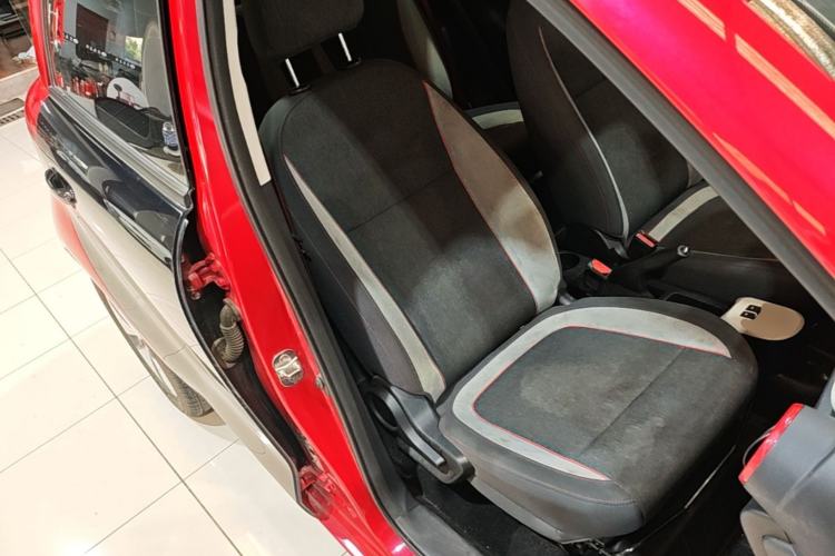 Used ORA Black Cat 2021 301 km Basic Version Right Front Seat