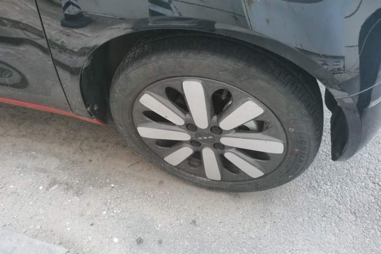 Used ORA Black Cat 2021 351 km Standard Version Right Front Wheel Hub