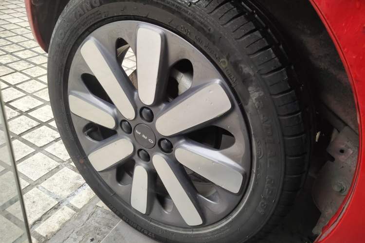 Used ORA Black Cat 2021 351 km Luxury Version Right Rear Wheel Hub