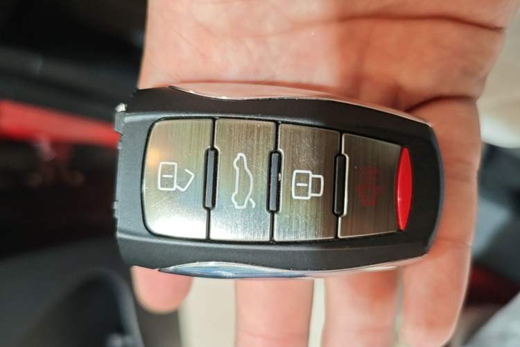Used ORA Black Cat 2021 301 km Basic Version Vehicle Key