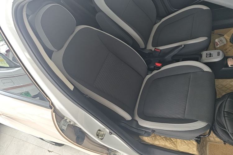 Used ORA Black Cat 2021 301 km Basic Version Right Front Seat