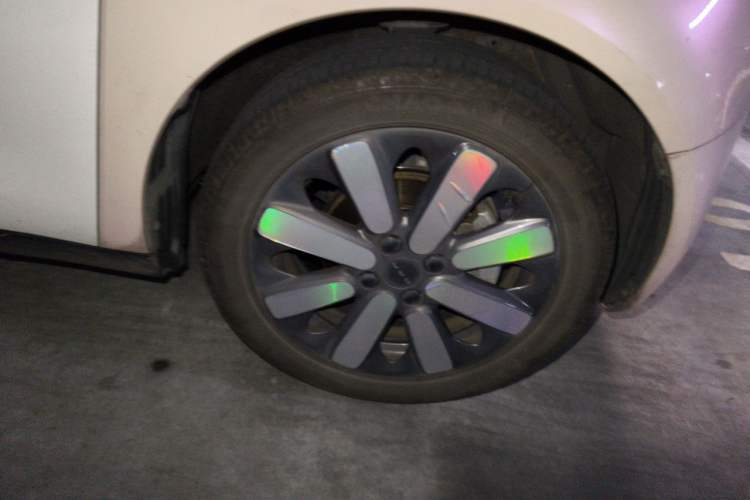 Used ORA Black Cat 2021 351 km Luxury Version Right Front Wheel Hub
