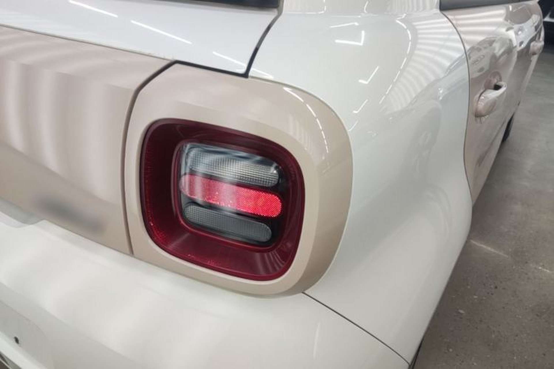 Used ORA Black Cat 2021 301 km Basic Version Right Rear Taillight