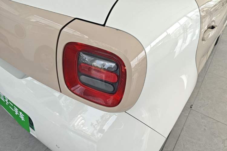 Used ORA Black Cat 2021 301 km Basic Version Right Rear Taillight