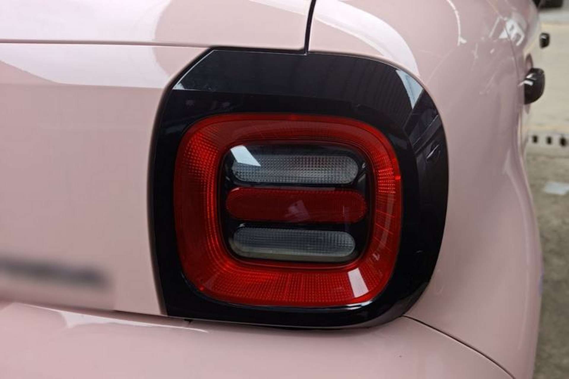 Used ORA Black Cat 2021 301 km Basic Version Right Rear Taillight