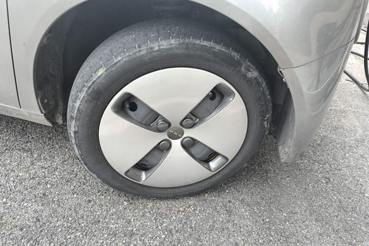 Used ORA Black Cat 2021 301 km Basic Version Right Front Wheel Hub