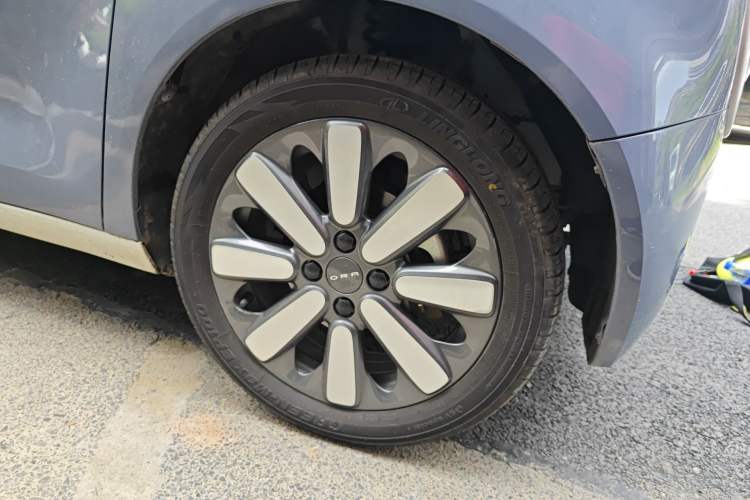 Used ORA Black Cat 2021 351 km Luxury Version Right Front Wheel Hub