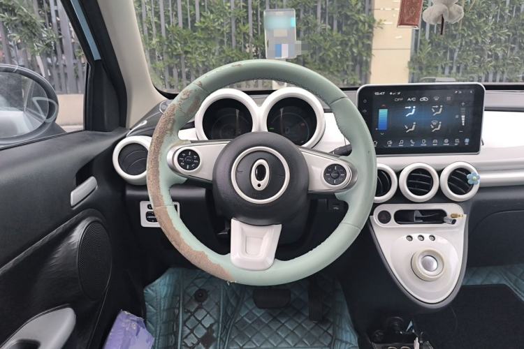Used ORA Black Cat 2021 301 km Basic Version Steering Wheel