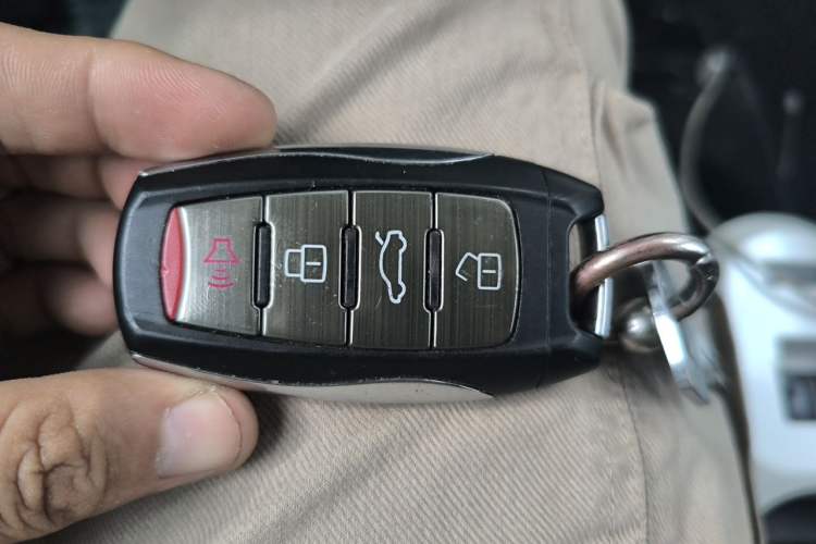 Used ORA Black Cat 2021 301 km Basic Version Vehicle Key