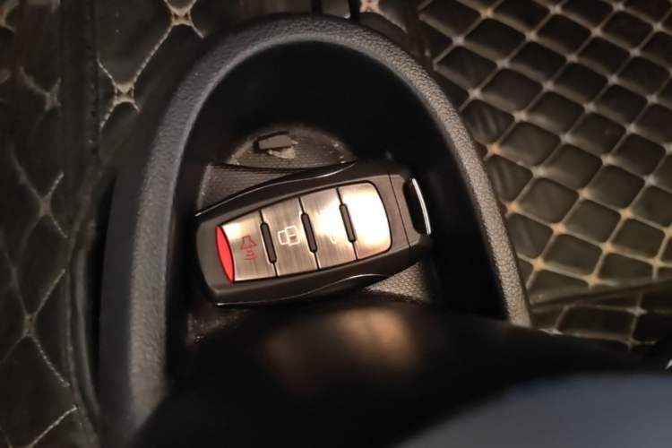 Used ORA Black Cat 2021 351 km Luxury Version Vehicle Key