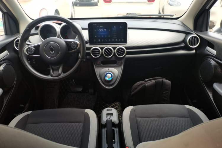 Used ORA Black Cat 2021 301 km Basic Version Center Console