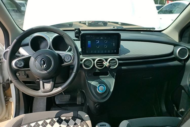 Used ORA Black Cat 2021 301 km Basic Version Center Console