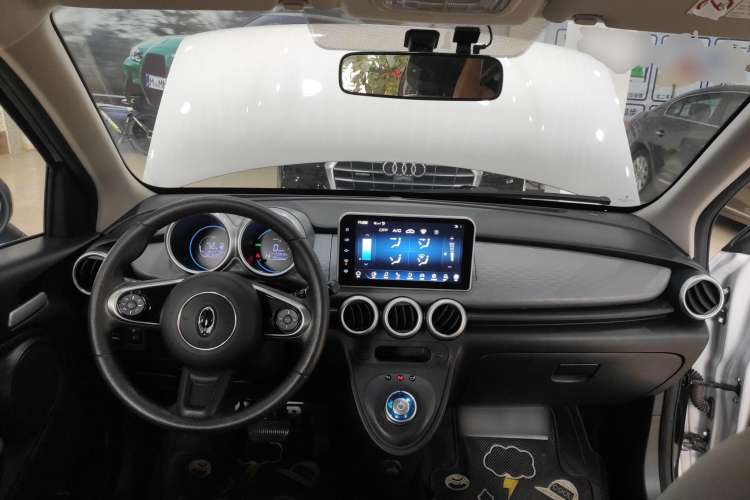 Used ORA Black Cat 2021 301 km Basic Version Center Console