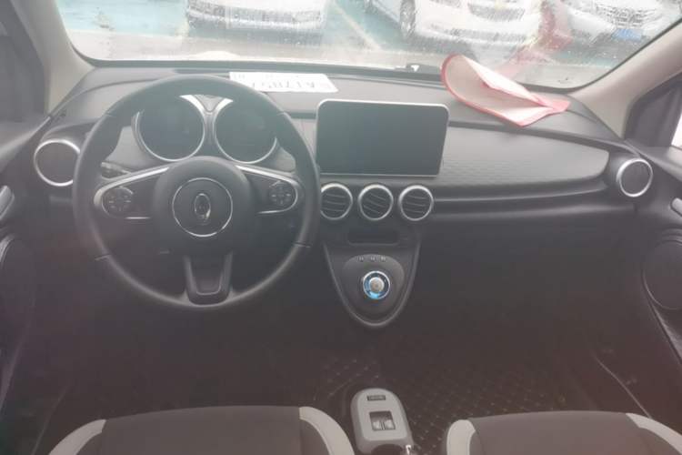 Used ORA Black Cat 2021 301 km Basic Version Center Console