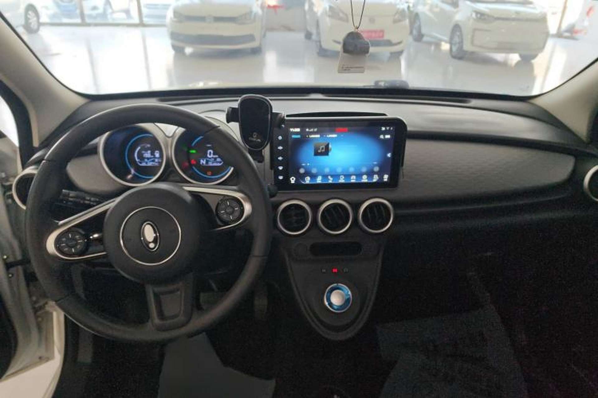 Used ORA Black Cat 2021 301 km Basic Version Center Console
