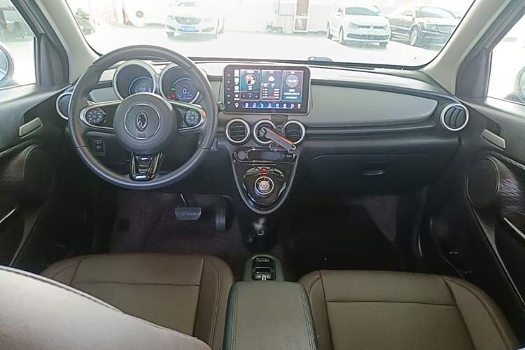 Used ORA Black Cat 2021 301 km Basic Version Center Console