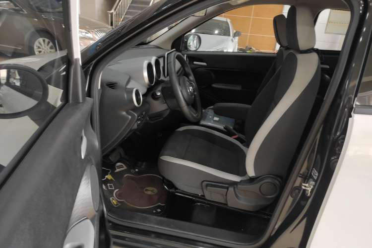 Used ORA Black Cat 2021 301 km Basic Version Driver Seat