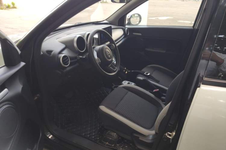 Used ORA Black Cat 2021 301 km Basic Version Driver Seat
