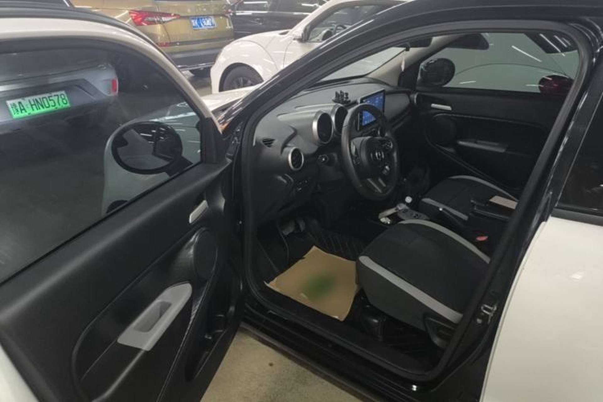 Used ORA Black Cat 2021 301 km Basic Version Driver Seat