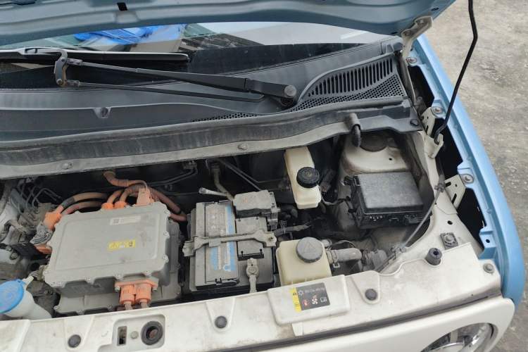 Used ORA Black Cat 2021 301 km Basic Version Engine Bay Left