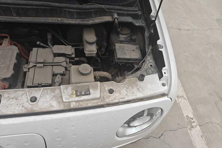 Used ORA Black Cat 2021 301 km Basic Version Engine Bay Left