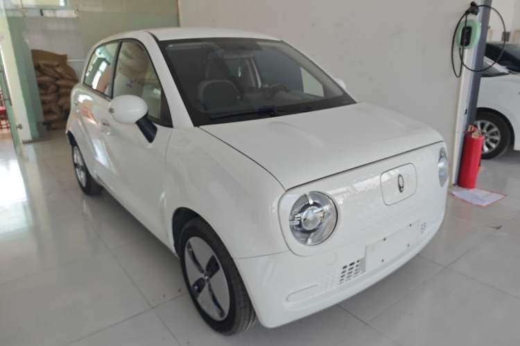 Used ORA Black Cat 2021 301 km Basic Version Front Right 45 Deg