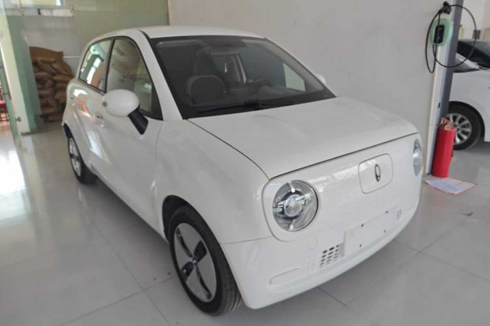Used ORA Black Cat 2021 301 km Basic Version Front Right 45 Deg