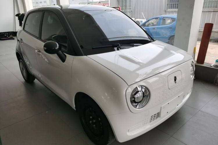 Used ORA Black Cat 2021 301 km Basic Version Front Right 45 Deg