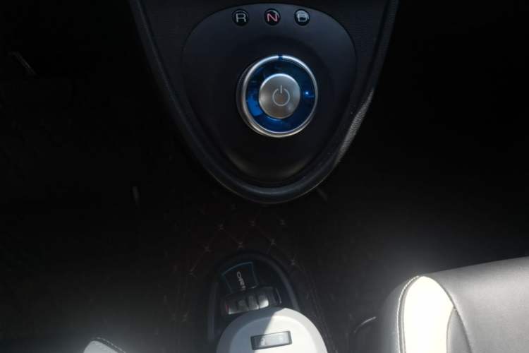 Used ORA Black Cat 2021 405 km Long-Range Version Gear Lever