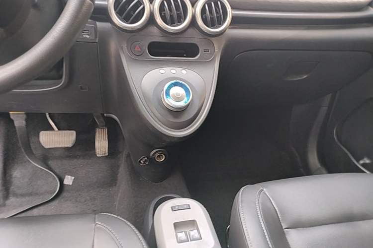 Used ORA Black Cat 2021 351 km Standard Version Gear Lever