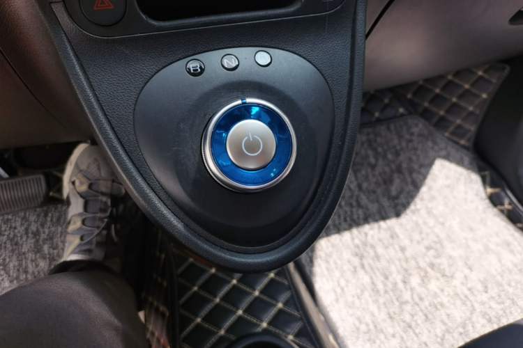 Used ORA Black Cat 2021 301 km Basic Version Gear Lever