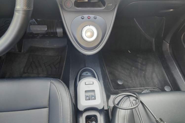 Used ORA Black Cat 2021 301 km Basic Version Gear Lever