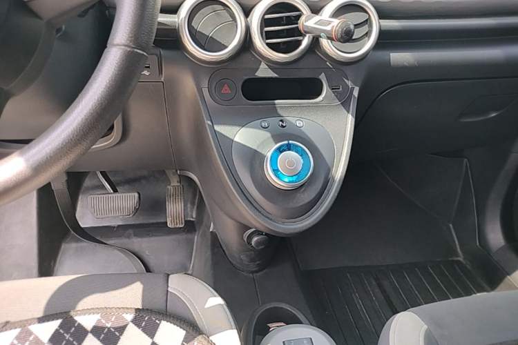 Used ORA Black Cat 2021 301 km Basic Version Gear Lever