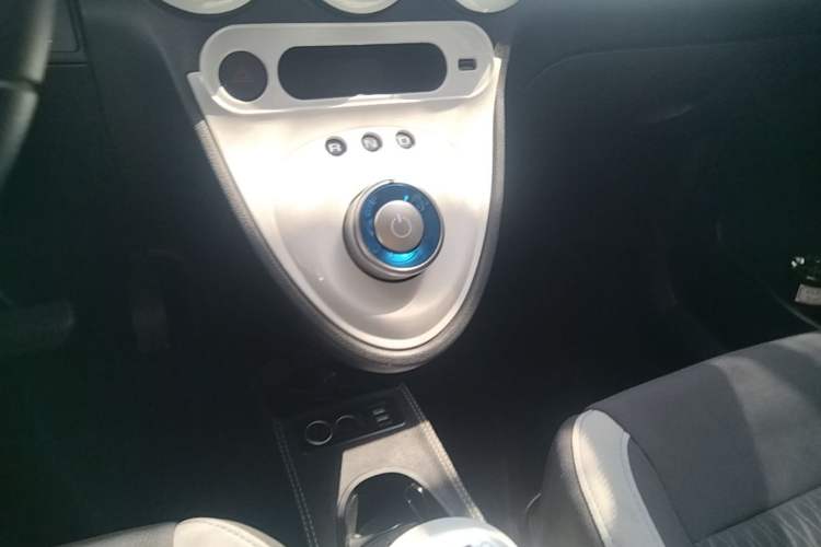 Used ORA Black Cat 2021 301 km Basic Version Gear Lever