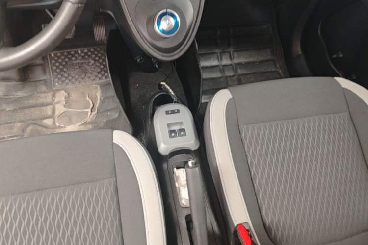 Used ORA Black Cat 2021 301 km Basic Version Gear Lever