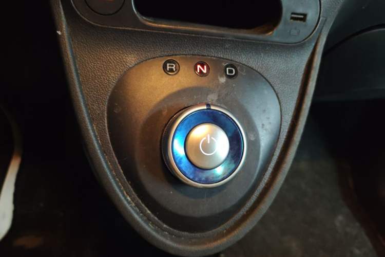 Used ORA Black Cat 2021 301 km Basic Version Gear Lever