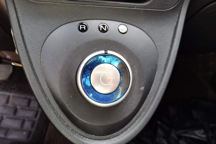 Used ORA Black Cat 2021 301 km Basic Version Gear Lever