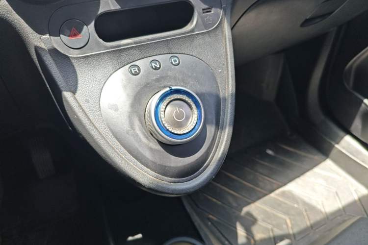 Used ORA Black Cat 2021 301 km Basic Version Gear Lever