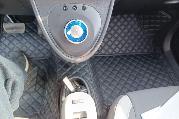 Used ORA Black Cat 2021 405 km Long-Range Version Gear Lever