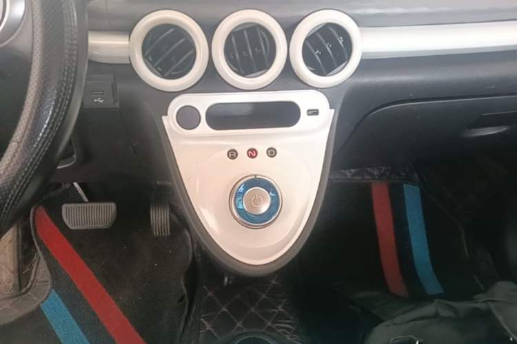 Used ORA Black Cat 2021 301 km Basic Version Gear Lever