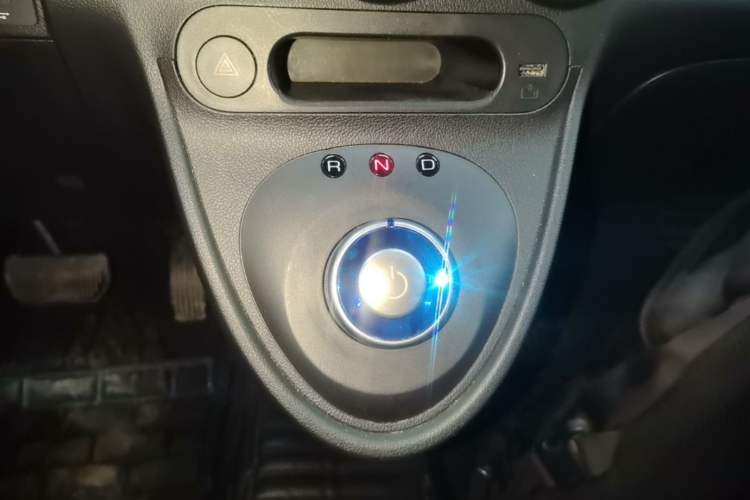 Used ORA Black Cat 2021 301 km Basic Version Gear Lever