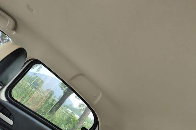 Used ORA Black Cat 2021 351 km Standard Version Headliner