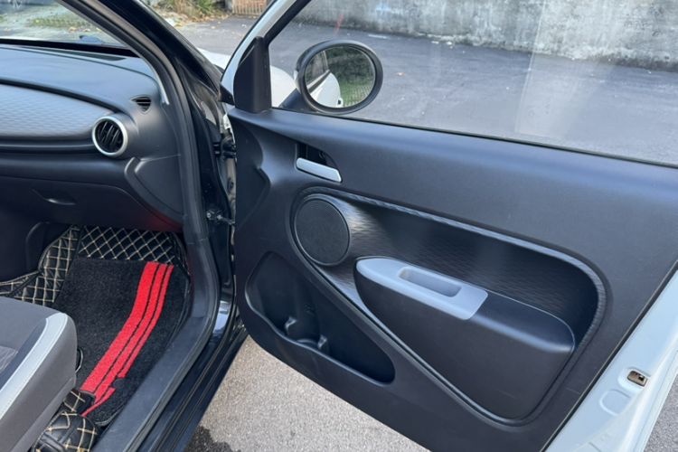 Used ORA Black Cat 2021 301 km Basic Version Interior 11